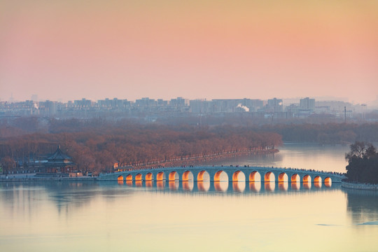 北京颐和园十七孔桥冬景