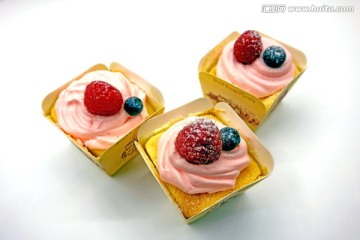 树莓蓝莓纸杯蛋糕 奶油蛋糕