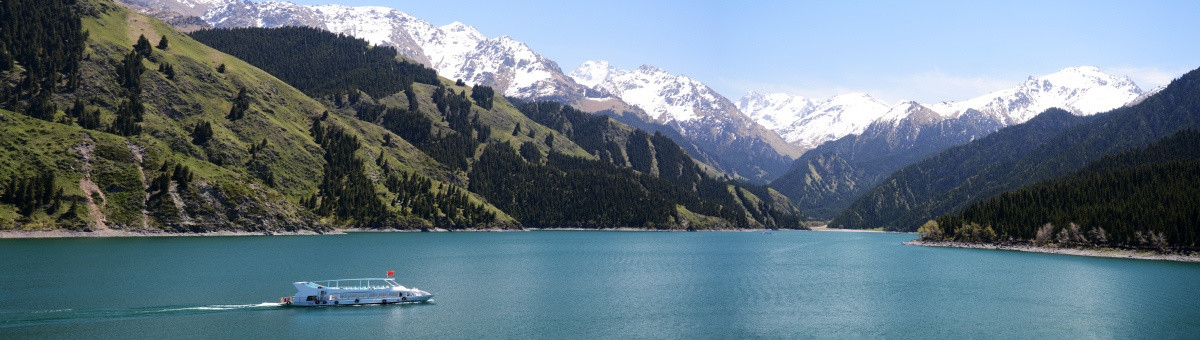 天山天池全景