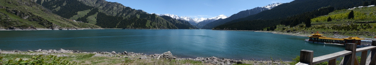 天山天池全景