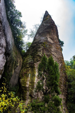 尖锐的山峰