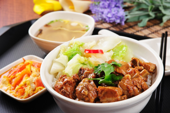 紅燒排骨飯