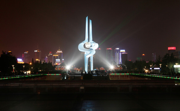 济南泉城广场夜景