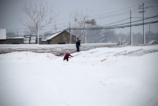 雪后村庄