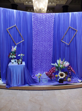 紫色婚礼展示区