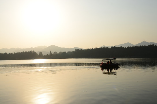 西湖黄昏 西湖山水