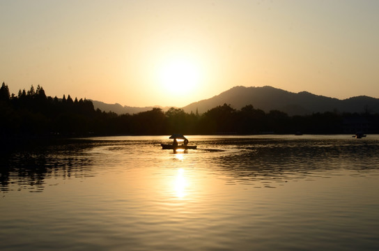 西湖黄昏 西湖山水