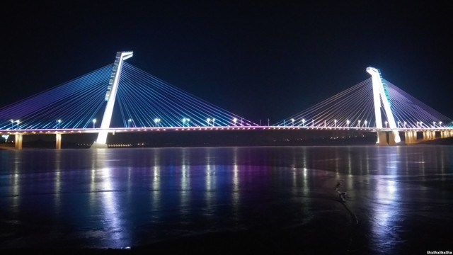 康巴什大桥夜景，斜拉锁桥夜景