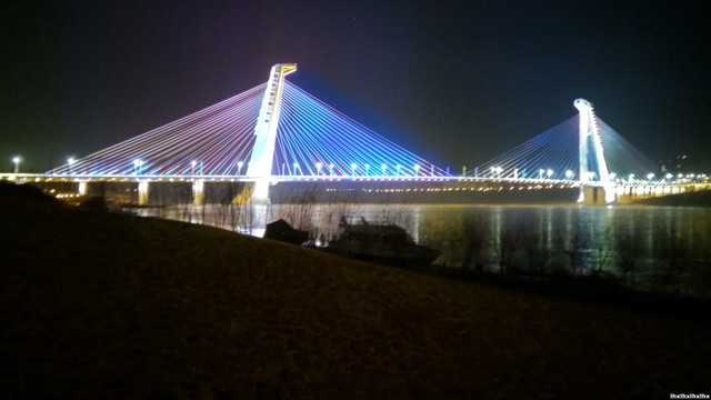 斜张桥夜景，拉线桥夜景