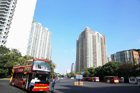 浦东街景 观光巴士 大楼