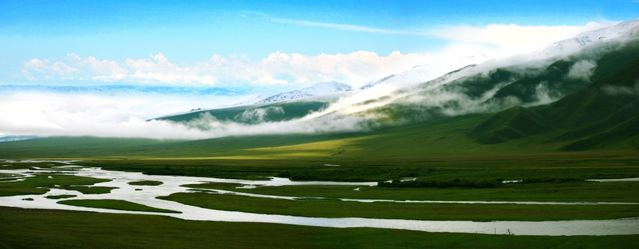 新疆草原河流