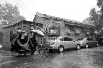 北京胡同雨景