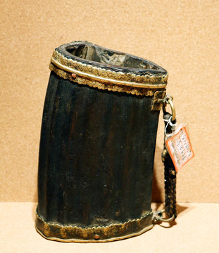 藏族牦牛角酒壶