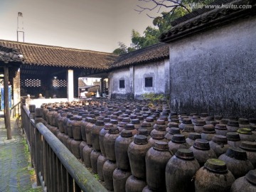 乌镇东栅 三白酒坊 酒坛