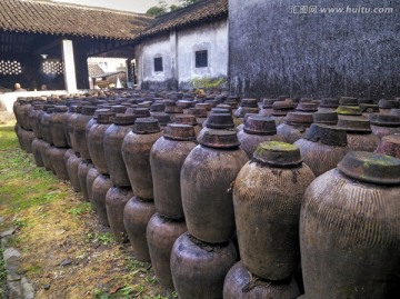 乌镇东栅 三白酒坊 酒坛