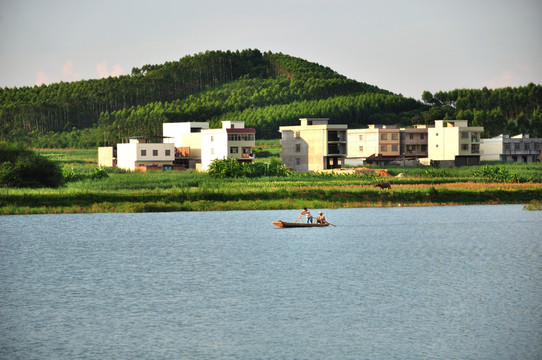 夕阳湖景