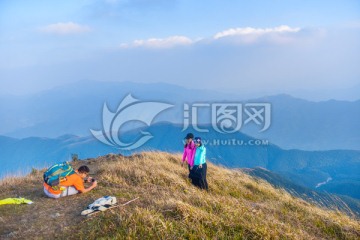 户外徒步登山