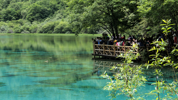 九寨沟美景 人在画中游