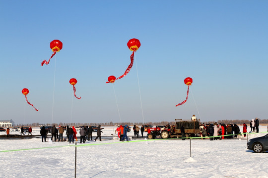 冬季雪地庆典 氢气球 彩虹门