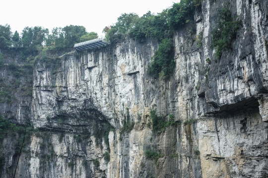 武隆天坑玻璃眺台远眺