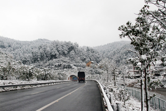 高速公路雪景 重庆