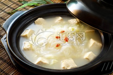白菜豆腐粉丝煲