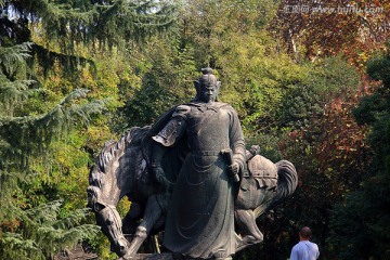 黄鹤楼 岳飞像