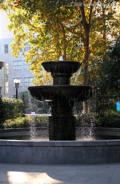 湖北美术学院 校内喷泉