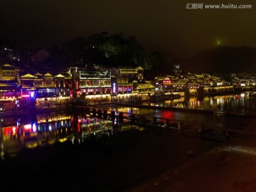 湖南凤凰古城夜景 沱江跳岩