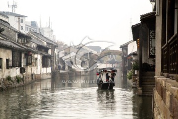 阴雨中的江南水乡南浔