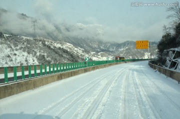 雅西高速公路雪景