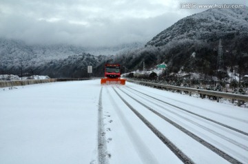 雅西高速公路除冰除雪