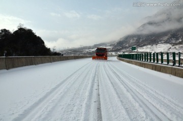 雅西高速公路除冰除雪