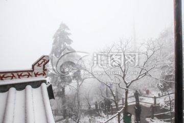 峨眉山雪景