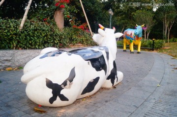 奶牛雕像
