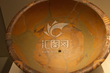 仰韶文化鹿纹彩陶器