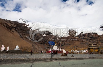西藏乃钦康桑峰 卡若拉冰川