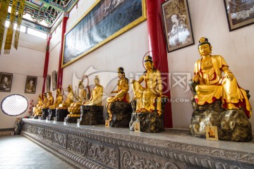 观音寺圆通宝殿内景