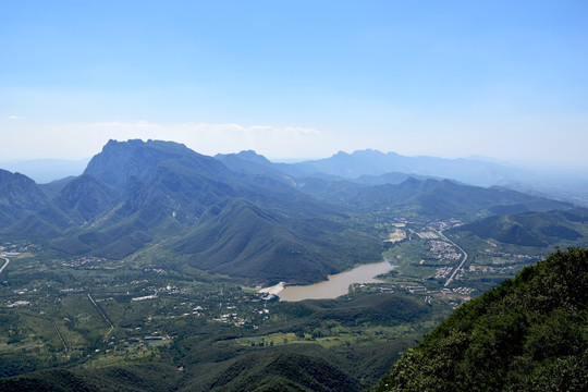 俊秀的山脉风景图