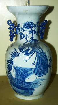 花鸟图青瓷花瓶