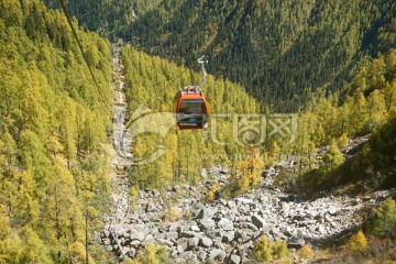 黑水达古冰山景区 索道缆车