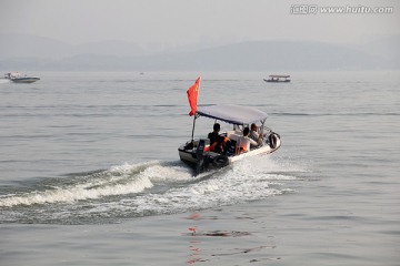 武汉 东湖上 汽艇