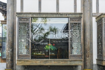 中式玻璃窗户
