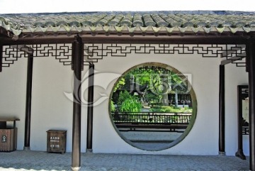 中式园林 月亮门 青瓦围墙