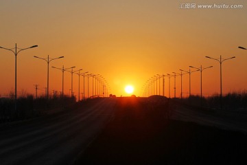 夕阳下的公路