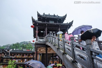橋上的亭子