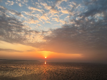 海上日出