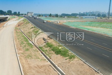 道路建设 道路施工 铺沥青