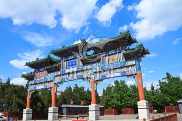 北京地坛公园西门牌坊