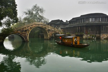 江南小桥流水小船